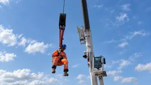 Lifting Accessories & Tracked Carriers